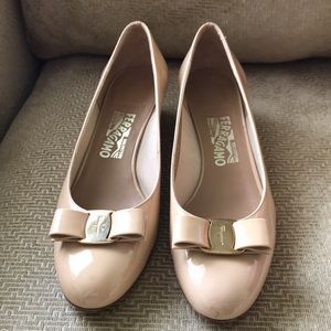 Ferragamo Vara patent leather shoes. Size 10